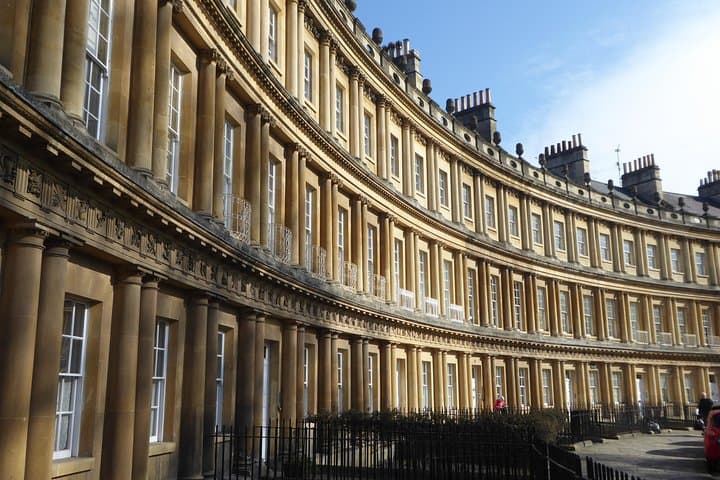 Discover Bath and Fly a Hawk: Day Trip from Bristol photo 3