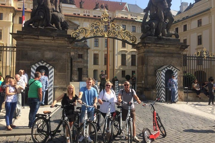 Prague by Bike: 3-Hour German-Language City Tour