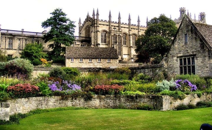 Oxford Private Guided Walking Tour: Colleges, Bodleian & Ashmolean in 3 Hours photo 2