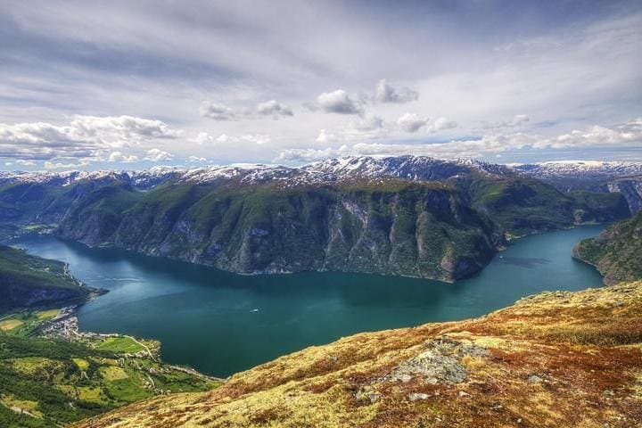 Oslo to Bergen in a Day: Sognefjord, Flåm Railway & Fjord Cruise