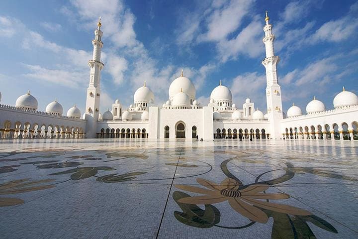 Abu Dhabi Day Trip from Dubai: Sheikh Zayed Grand Mosque & Emirates Palace Lunch