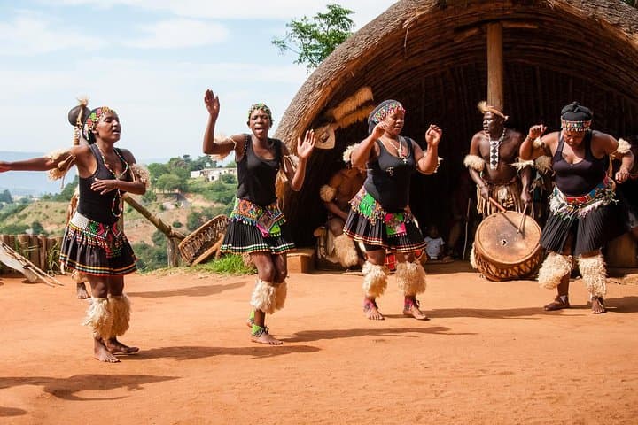 Durban Mini Safari and PheZulu Village Day Tour — Wildlife, Raptors & Zulu Culture photo 2