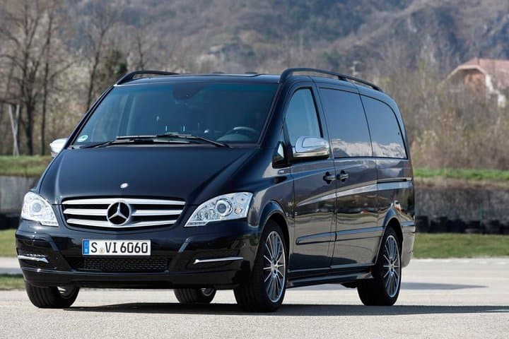 Private Chauffeured Minivan Tour to Stonehenge from London photo 2