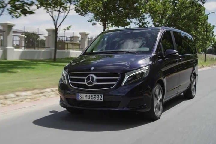 Private Chauffeured Minivan Day Trip from London to Cambridge photo 2