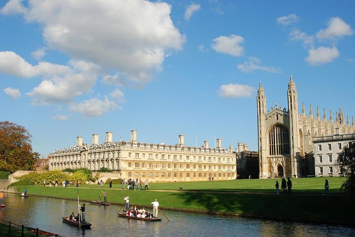 Private Chauffeured Minivan Day Trip from London to Cambridge