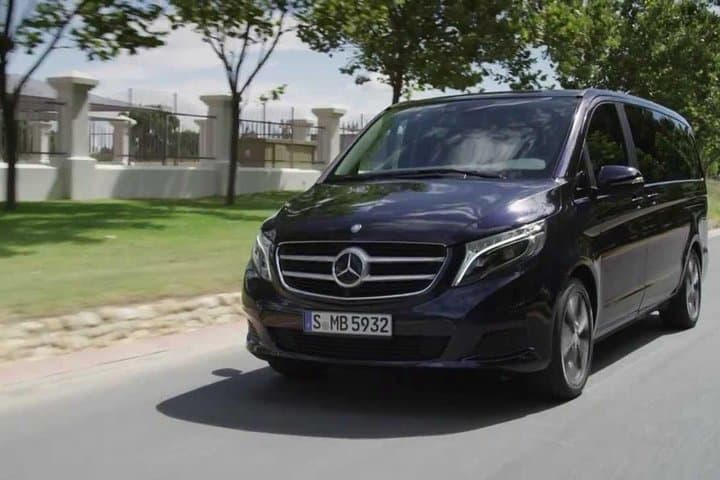 Private Chauffeured Minivan Tour from London to Bath with a Licensed Blue Badge Guide photo 2