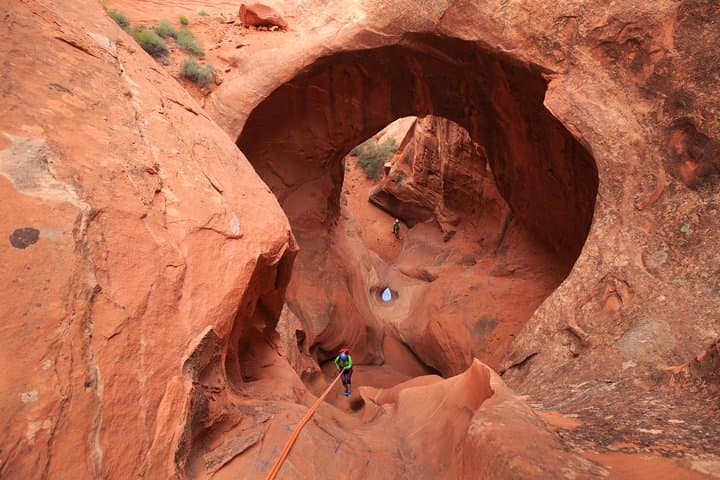 Robber's Roost Canyoneering: Full-Day Rappels & Redrock Routes from Hanksville