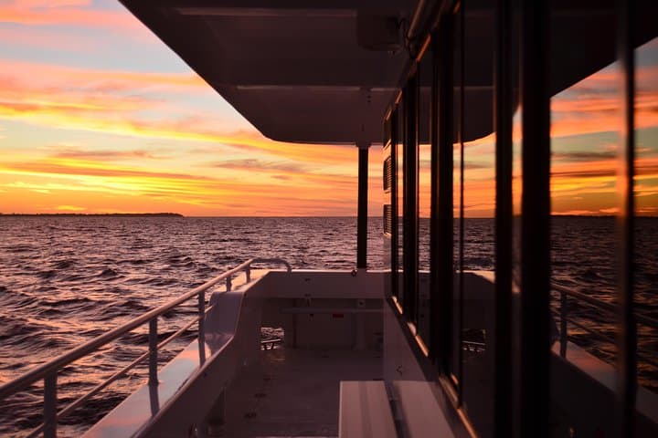 Hervey Bay Sunset Cruise: Fraser Coast Sunset Dinner and Urangan Pier Views photo 2