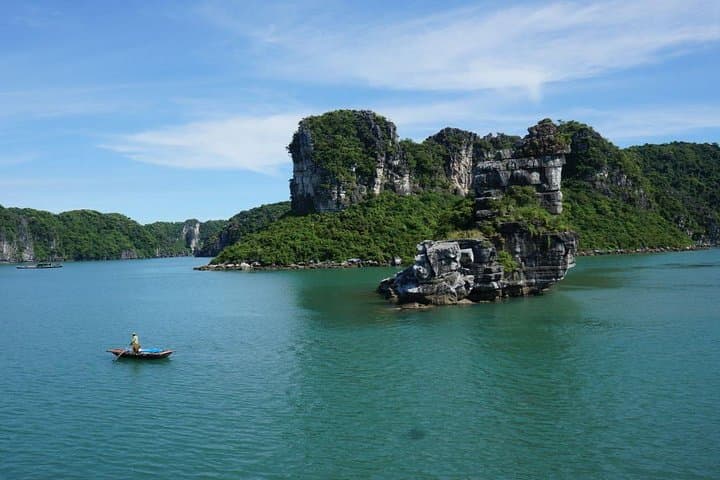 Lan Ha Bay Luxury 2-Day Cruise & Kayaking from Hanoi photo 2