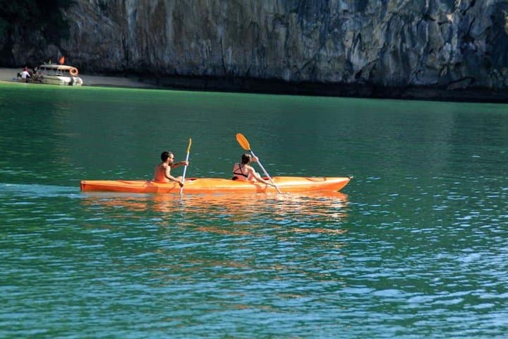 Lan Ha Bay Luxury 2-Day Cruise & Kayaking from Hanoi