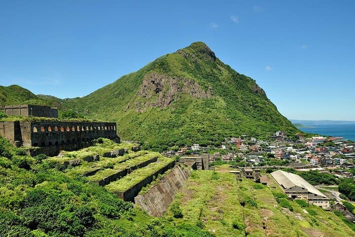 Full-Day Jiufen, Yehliu Geopark & Shifen Tour from Taipei: Coast, Waterfalls & Old Streets