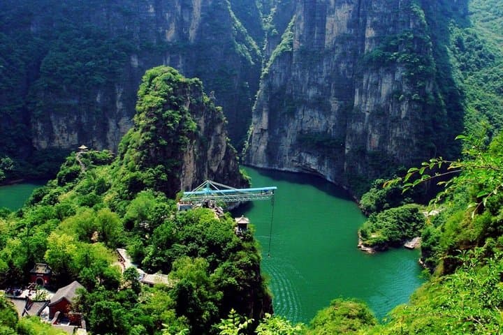 Private Longqingxia Gorge Cruise & Badaling Great Wall Day Tour from Beijing