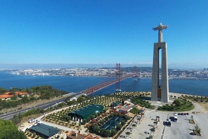 South of Lisbon Private Tour: Cacilhas, Almada & Costa da Caparica Views photo 2