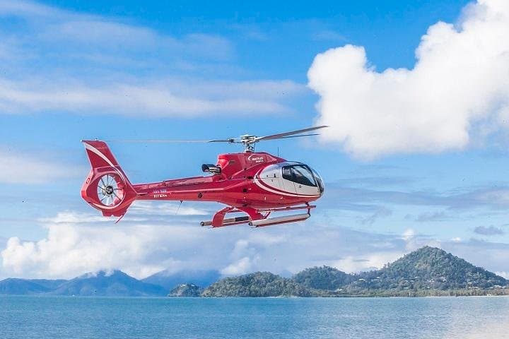 Above the Reef: 60-Minute Helicopter Flight from Townsville to Palm Island