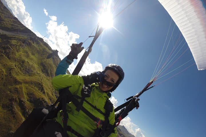 Tandem Paragliding from Jakobshorn: 1000m Davos Free Flight Experience photo 4