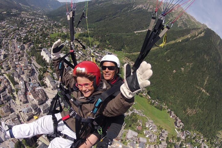 Acrobatic Paragliding Tandem Flight Over Chamonix — Tandem Alps Air Experience