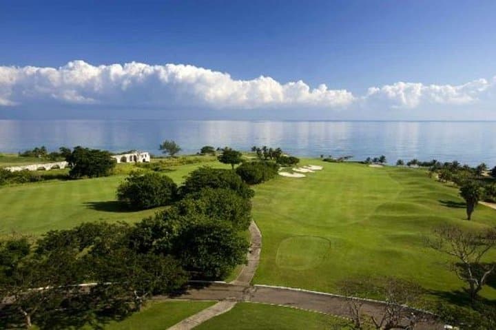 Cinnamon Hill Golf: Seaside Fairways Above Montego Bay