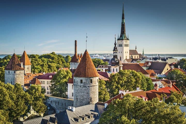 Tallinn Day Trip from Helsinki: Luxury Ferry, Old Town & Kadriorg Park photo 2