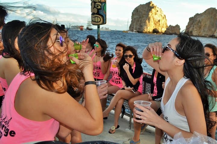 Los Cabos Sunset Boooze Cruise: 2-Hour Party Sail with Views of El Arco photo 5