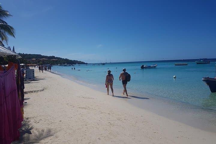 West Bay Bananarama Day Pass & Reef Snorkel — Roatan Beach Excursion photo 3