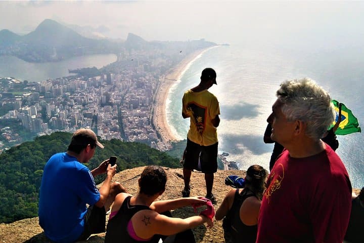 Two Brothers (Dois Irmãos) Vidigal Trail — Short Coastal Hike with Ipanema Views