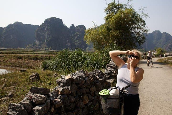 Hoa Lu & Tam Coc Boat and Bike Day Trip from Hanoi — Row Tam Coc, Bike Rice-Field Roads photo 4