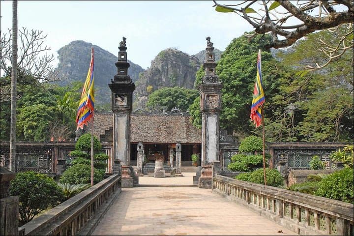 Hoa Lu & Tam Coc Boat and Bike Day Trip from Hanoi — Row Tam Coc, Bike Rice-Field Roads photo 5
