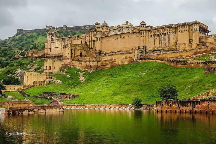 Jaipur Heritage Express: 4-Hour Amber Fort, City Palace & Jantar Mantar Tour photo 2