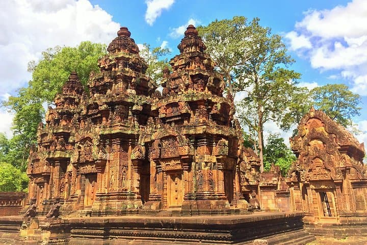Kbal Spean & Banteay Srei Trek: 1000 Shiva Lingas and Pink Sandstone Temples from Siem Reap