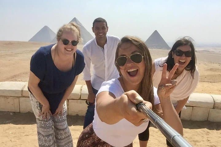 Giza Day Trip from Sharm: Pyramids, Egyptian Museum & Khan el-Khalili