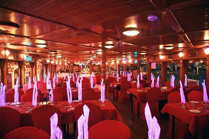 Dubai Creek City Tour & Dhow Dinner Cruise — Half-Day Cultural Tour and Evening Buffet photo 4