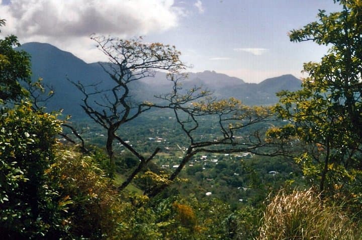 El Valle de Antón Day Trip from Panama City — Volcano-Crater Hikes & Local Markets photo 2