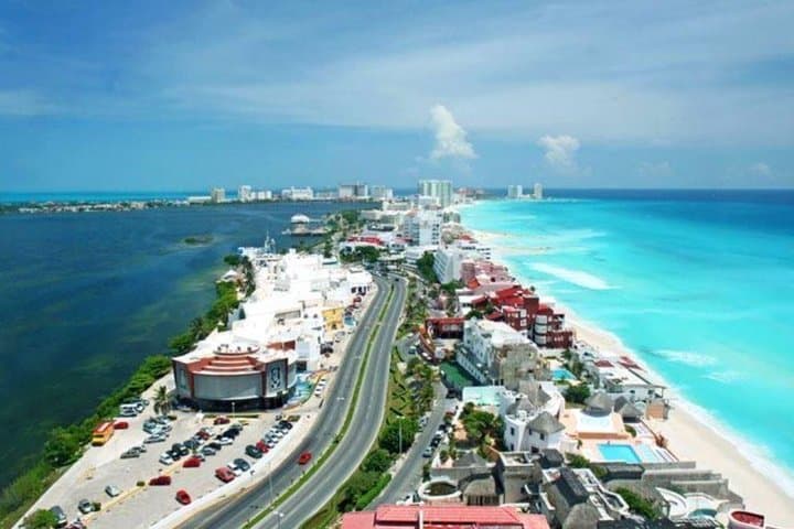 Open-Bus Cancun City Tour: Downtown Highlights, El Meco & Tequila Tasting photo 2