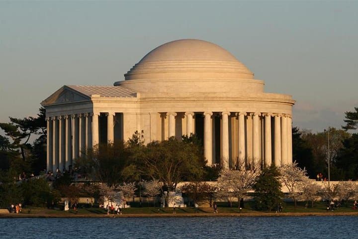 After-Dark Monuments: Washington DC Minibus Night Tour photo 3
