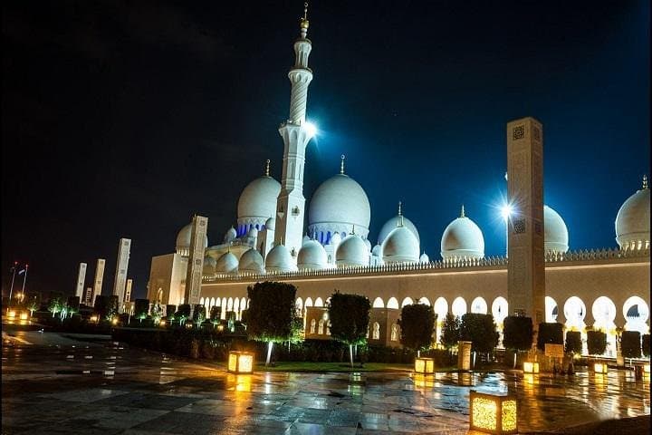 Abu Dhabi Private Day Tour: Sheikh Zayed Mosque, Emirates Palace & Corniche Highlights photo 3