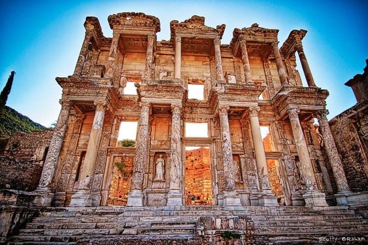 Ephesus and Virgin Mary's House: Full-Day Fly-In Ancient City Tour from Istanbul