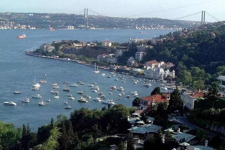 Bosphorus Cruise and Two-Continents Day Tour: Istanbul by Bus and Boat photo 3