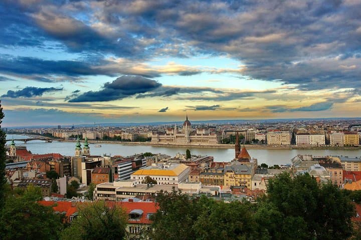 Private Full-Day Budapest City Tour by Air-Conditioned Car