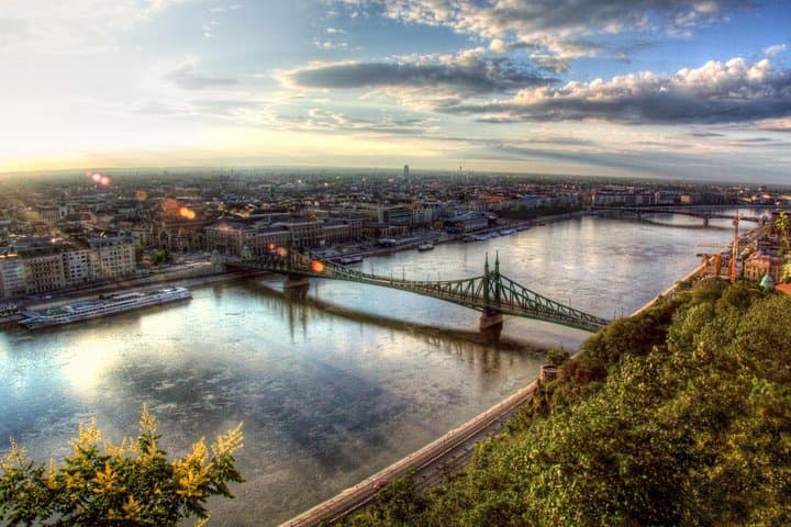 Private Full-Day Budapest City Tour by Air-Conditioned Car photo 2