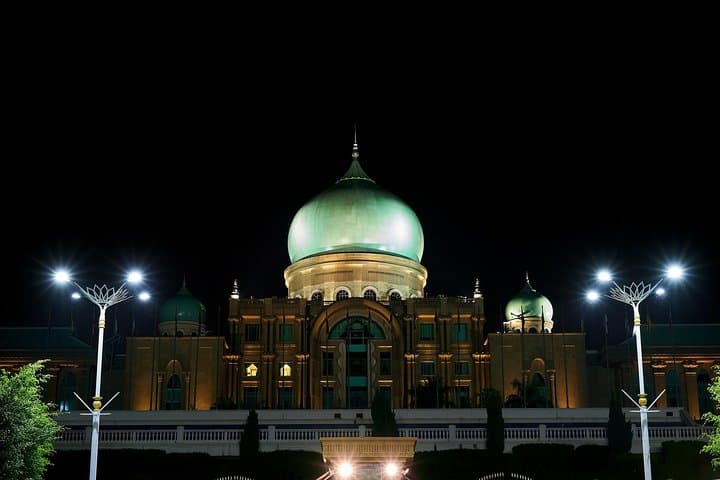 Putrajaya Boat Cruise: Lunch and Landmark Views of Putra Mosque & Perdana Putra photo 5