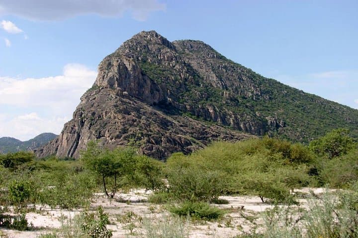 Tsodilo Hills & Gcwihaba Caves: 7-Day Cultural Safari from Maun