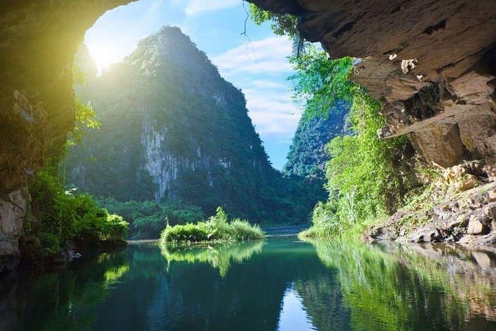 Ninh Binh: Trang An & Bai Dinh Pagoda Full-Day Tour from Hanoi photo 2