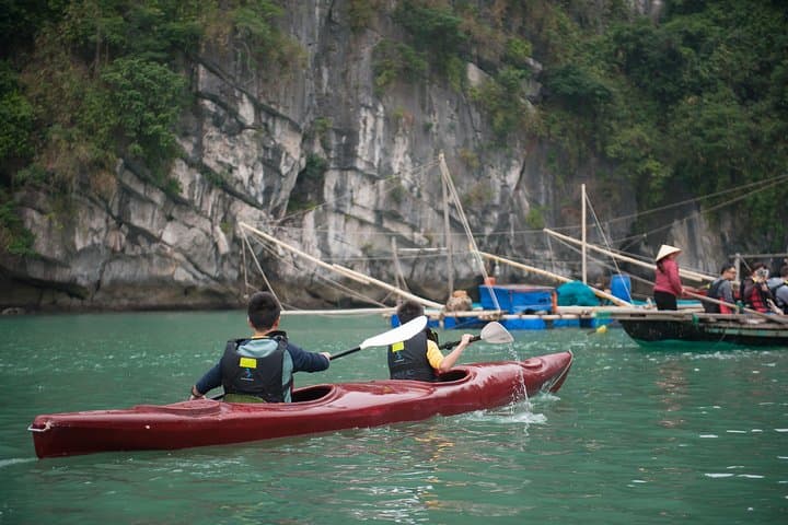 Bai Tu Long Day Trip: Kayak Thien Canh Son Cave & Vung Vieng Fishing Village photo 2
