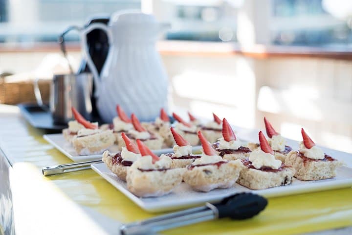 Brisbane River Cruise to Breakfast Creek Hotel: Midday Lunch and River Commentary