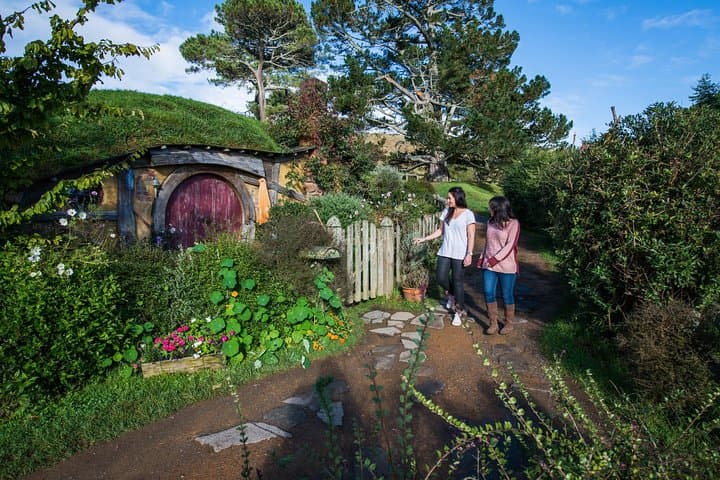 Hobbiton & Waitomo Glowworm Caves: Full-Day Small-Group Tour from Auckland photo 6