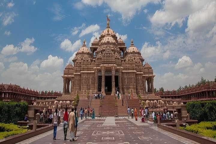 4-Hour Private Delhi Sightseeing Tour: Red Fort, Qutub Minar & Lotus Temple photo 4