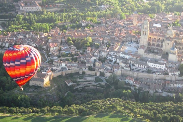 Dawn Balloon Flight Over Segovia's Roman Aqueduct photo 6