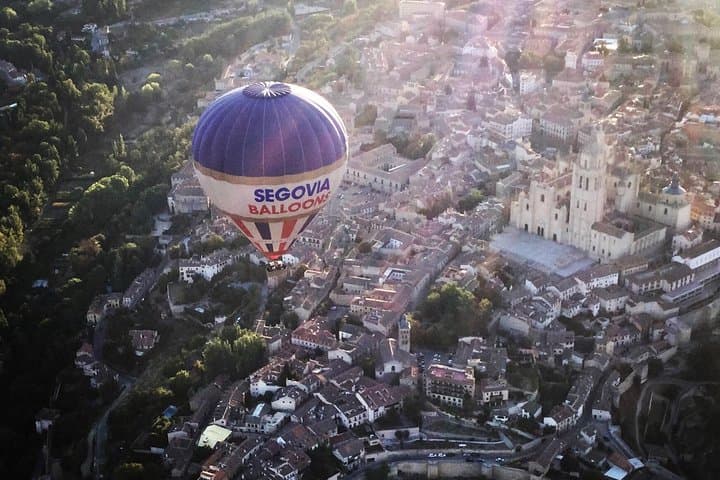 Dawn Balloon Flight Over Segovia's Roman Aqueduct photo 5
