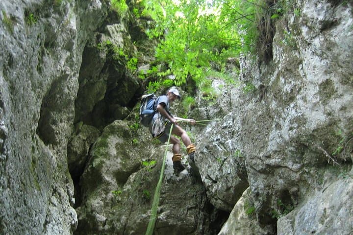 Canyoning Dâmbovicioara Gorges — Guided Descent from Brașov