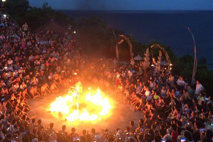 Uluwatu Temple Sunset & Kecak Fire Dance with Jimbaran Bay Seafood Dinner